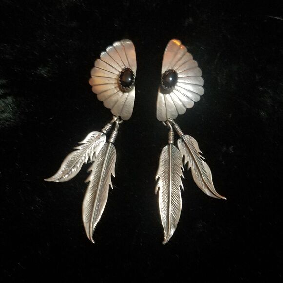 Navajo Jewelry, Black Onyx Feather Earrings, Sterling Silver,  Vintage 1970s - Picture 1 of 8